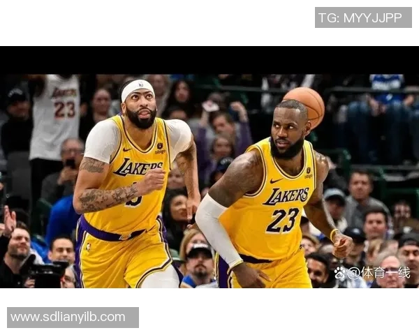 热火与湖人常规赛精彩对决回顾及战绩分析