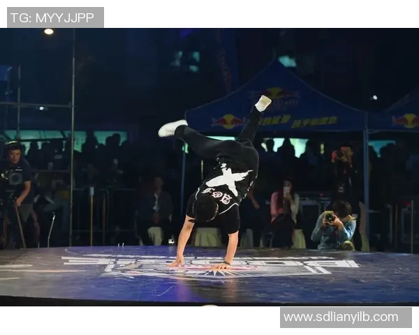 成都街舞队战术解析：盯防打法的技巧与应用探讨